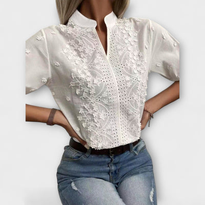 Blusa delicada con bordado exquisito