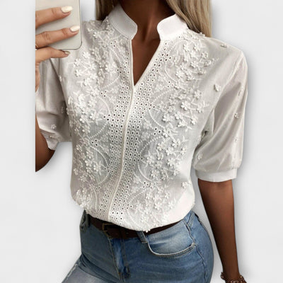 Blusa delicada con bordado exquisito