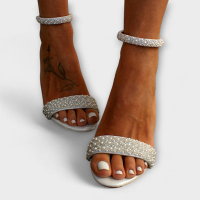 Sandalias de novia elegantes con tiras delicadas