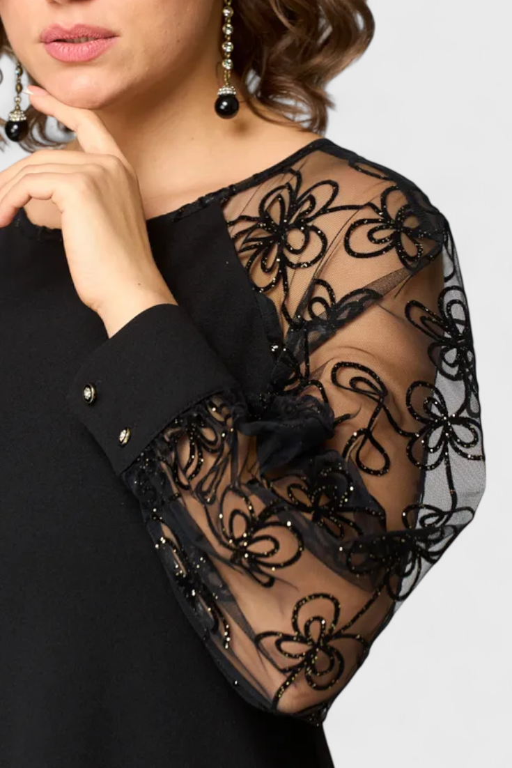 Vestido de encaje con mangas largas