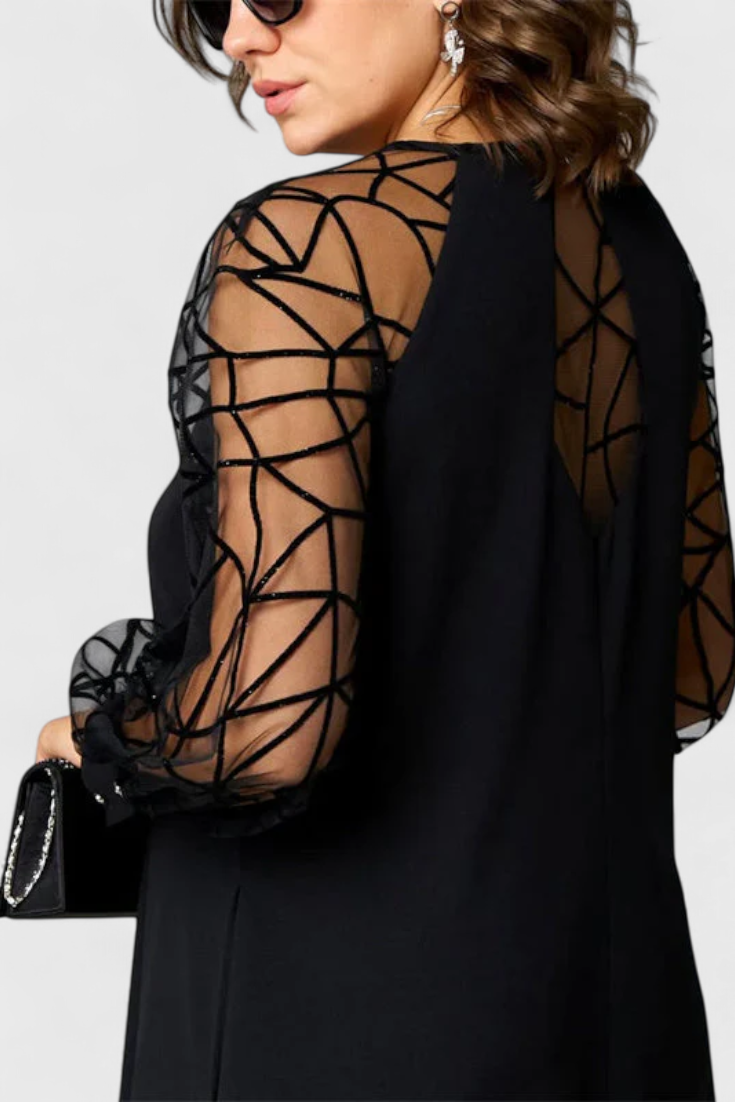 Vestido negro con mangas de malla