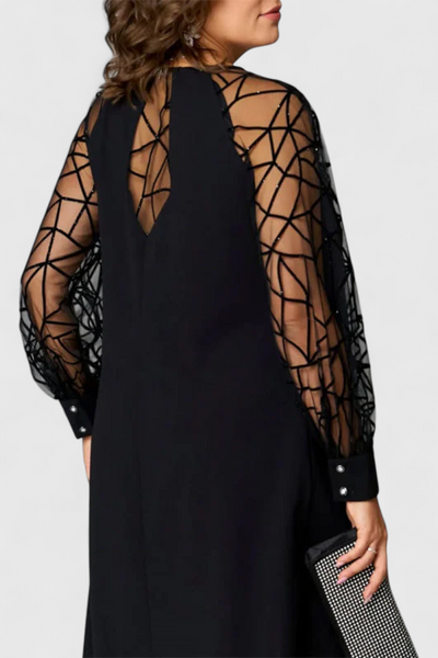 Vestido negro con mangas de malla