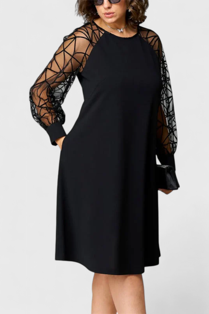 Vestido negro con mangas de malla