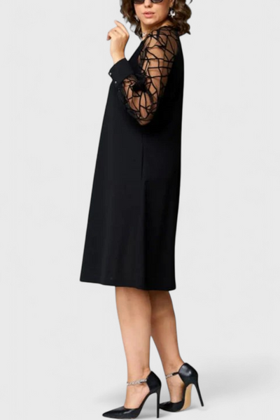 Vestido negro con mangas de malla